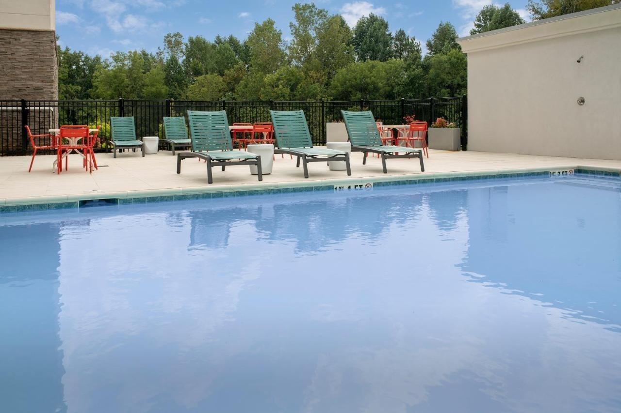 Tru By Hilton Charlotte Airport Lake Pointe Bagian luar foto