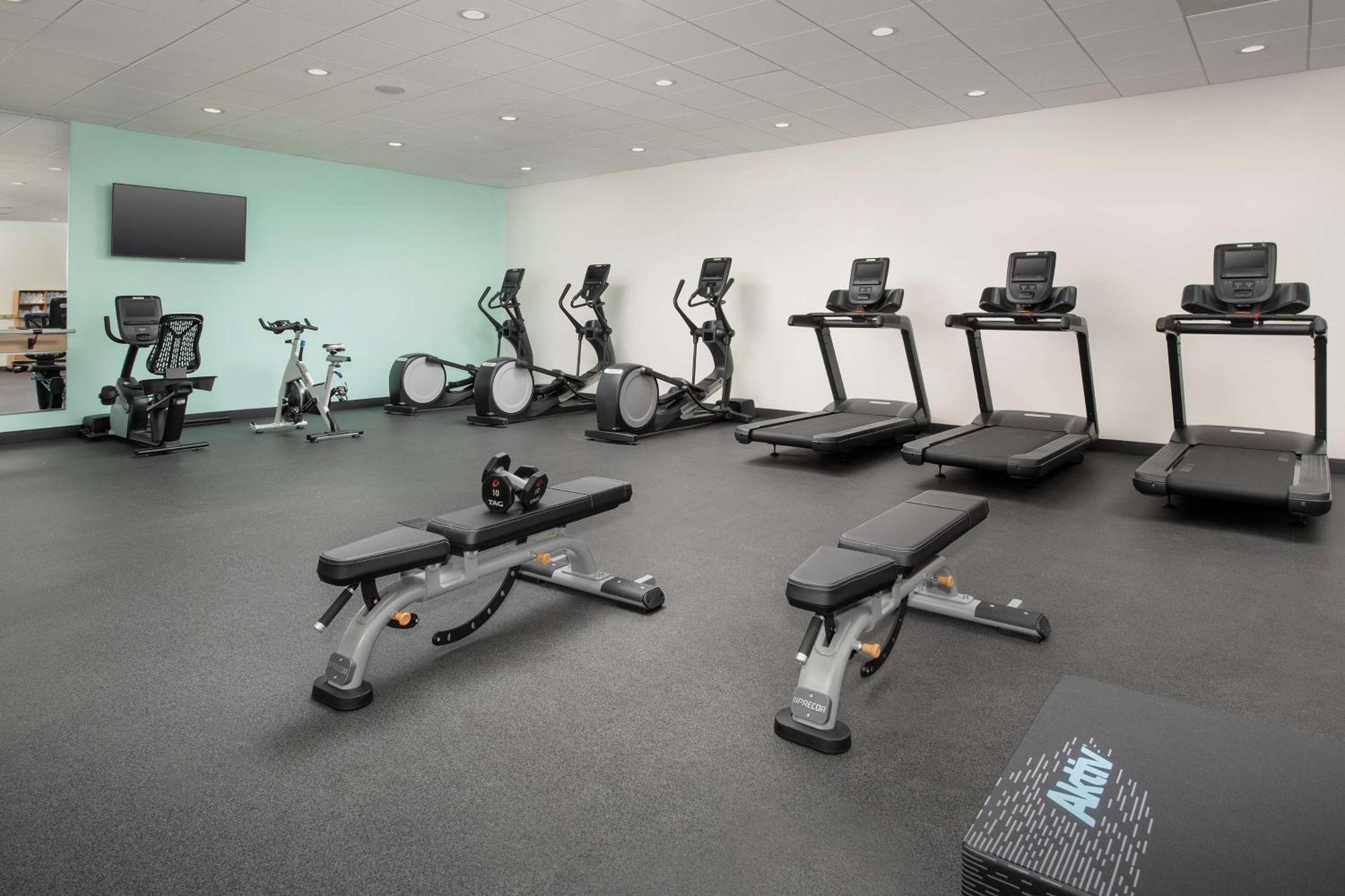 Tru By Hilton Charlotte Airport Lake Pointe Bagian luar foto